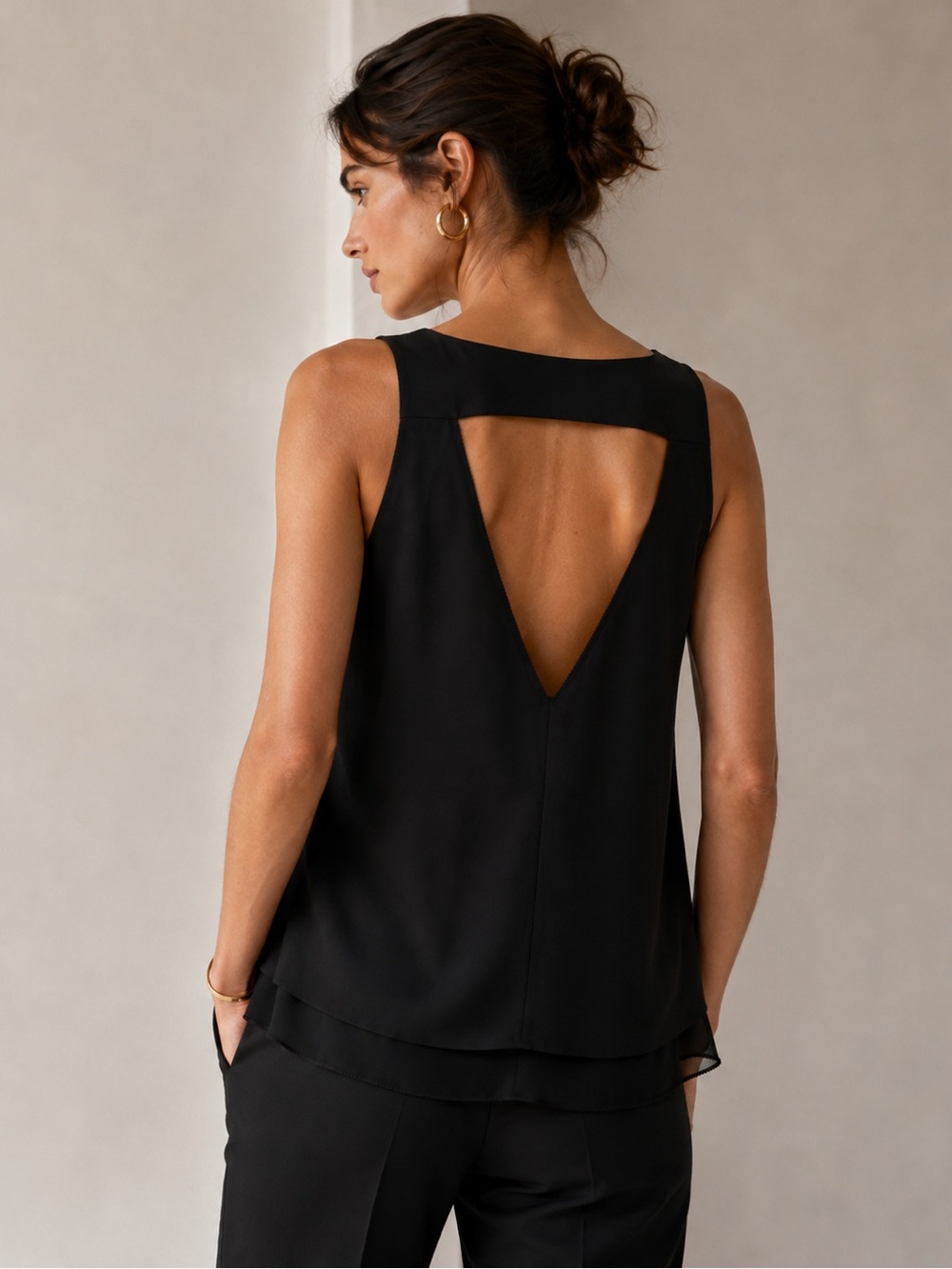 cooper & ella Black V-Neck Sleeveless Top - Size M